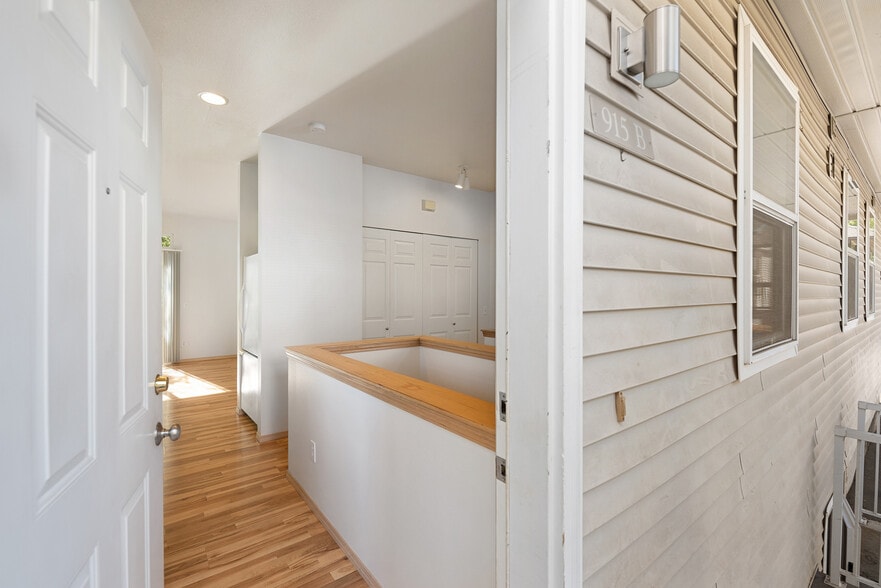 More Photos Of 913 13th Ave, Seattle Apartments For Sale