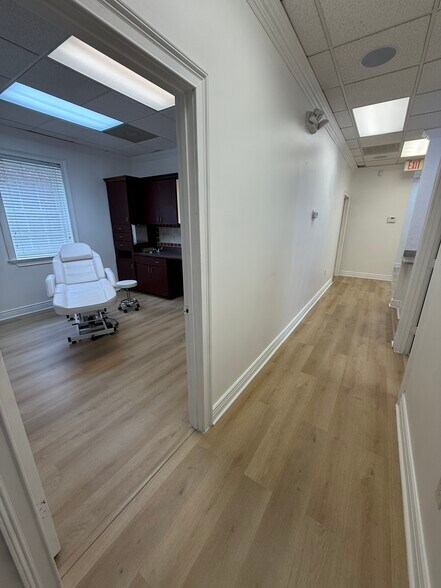 More Photos Of 2711-2713 Maguire Rd, Ocoee Medical For Lease