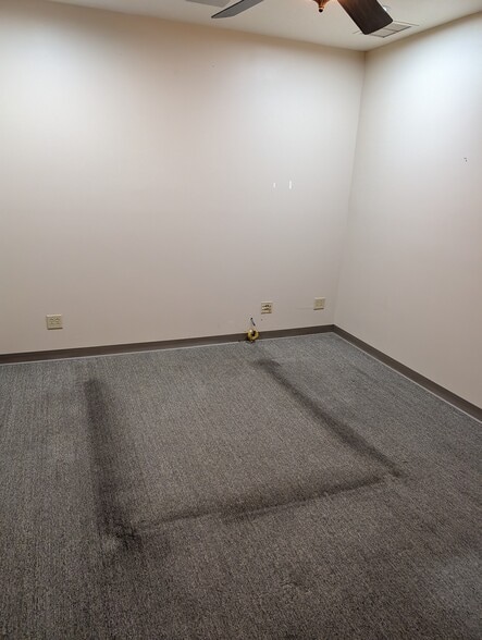 More Photos Of 3401-3451 N Butler Ave, Farmington Medical For Lease