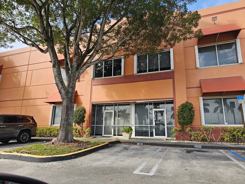 Primary Photo Of 9613 NW 33rd St, Doral Service For Sale