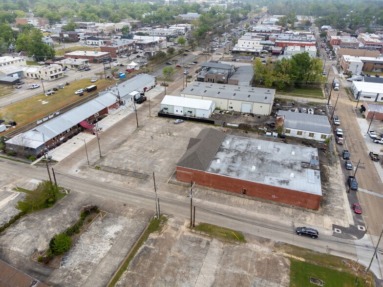 More Photos Of 317 S Cate St, Hammond Showroom For Sale