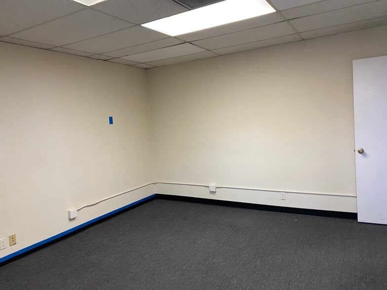 More Photos Of 1625 E 17th St, Santa Ana Office For Lease