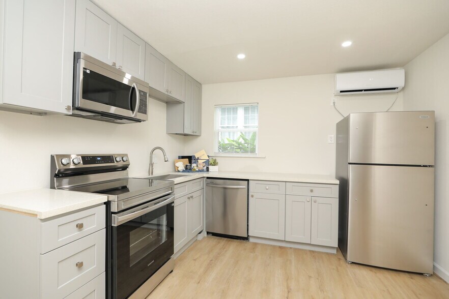 More Photos Of 912 Church St, Galveston Apartments For Sale