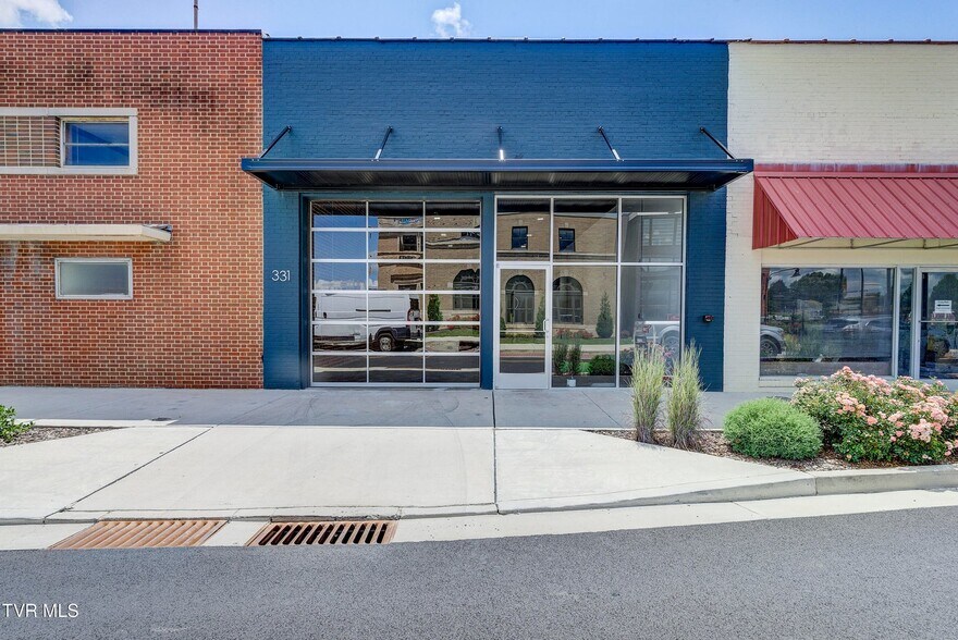 Primary Photo Of 331 W Walnut St, Johnson City Flex For Sale