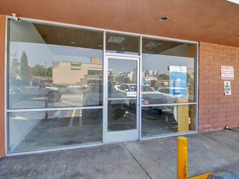 More Photos Of 10840 W Olympic Blvd, Los Angeles General Retail For Lease