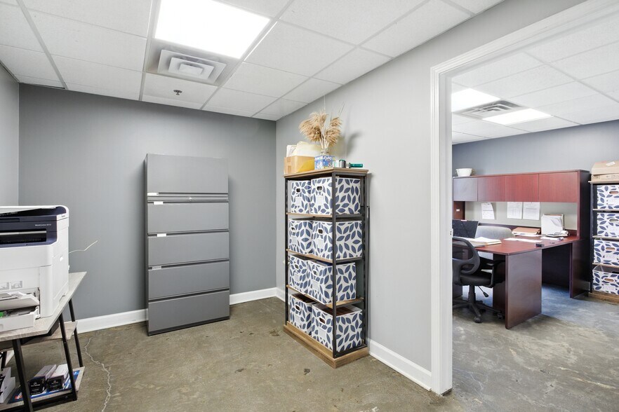 More Photos Of 4800 Joslyn Rd, Lake Orion Light Manufacturing For Sale