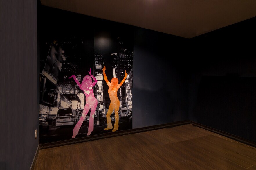 More Photos Of 6 Saint Marks Pl, New York Storefront For Lease