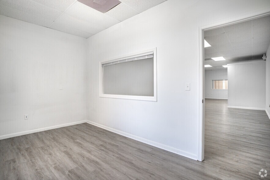 More Photos Of 11350 66th St N, Largo Office Residential For Lease