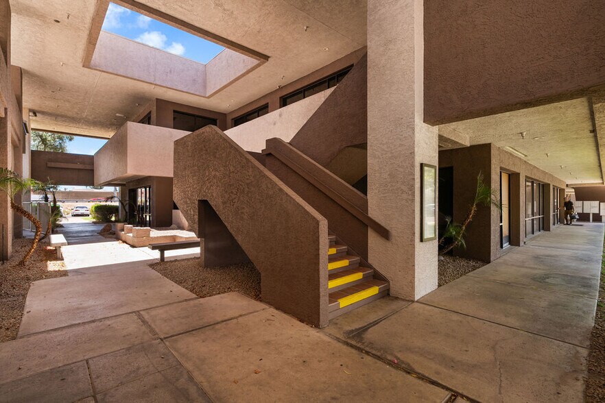 More Photos Of 15600-15650 N Black Canyon Hwy, Phoenix Office For Lease