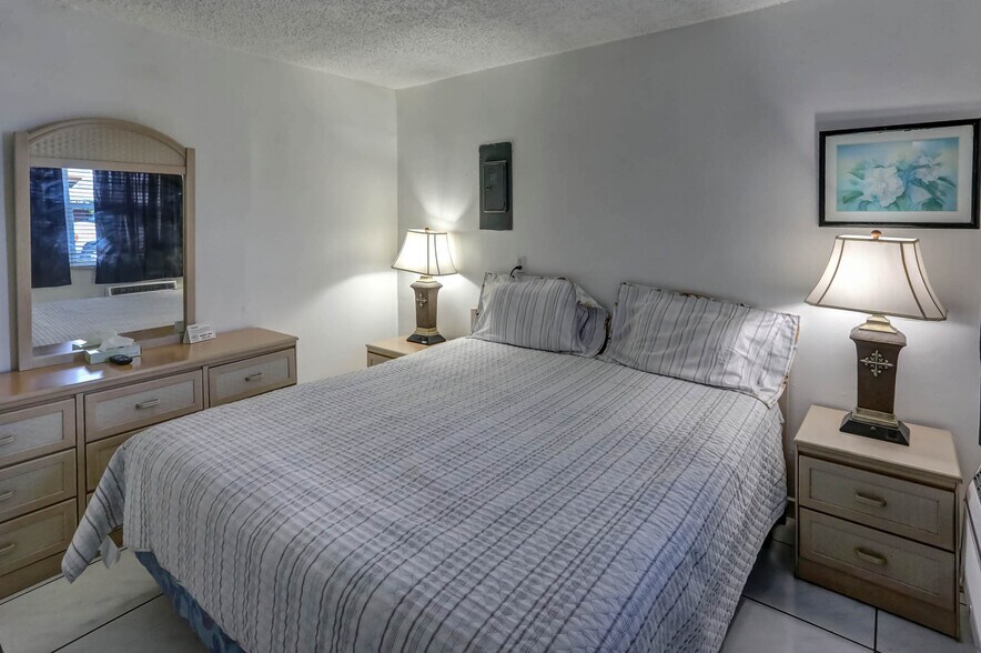 More Photos Of 1219 S Federal Hwy, Hollywood Hotel For Sale