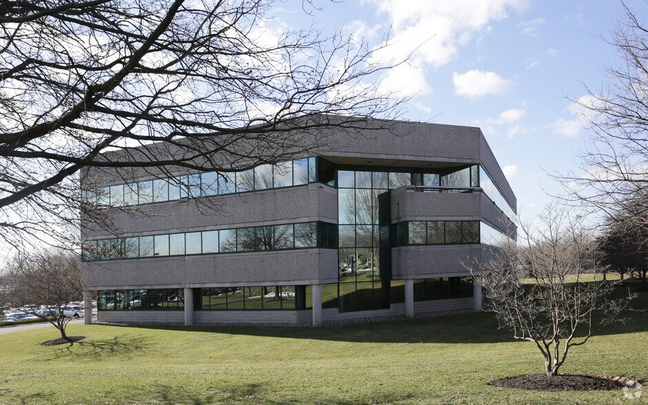 More Photos Of 2 Walnut Grove Dr, Horsham Township Office For Sale