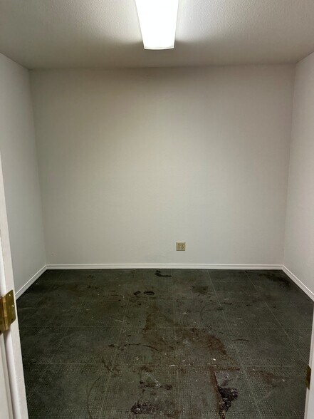 More Photos Of 114 NE Penn Ave, Bend Industrial For Lease