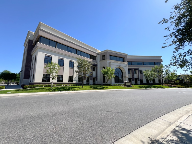 More Photos Of 11117 River Run Blvd, Bakersfield Office For Lease