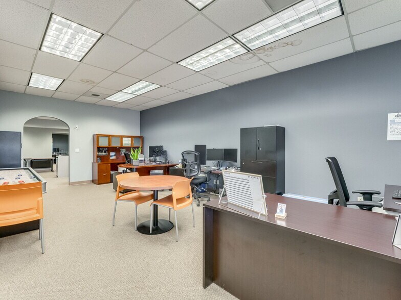 More Photos Of 1215 NE Baker St, Mcminnville Office For Sale