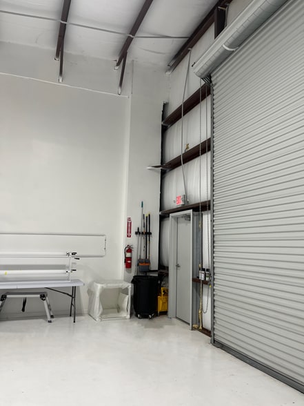More Photos Of 1631 Highway 6 S, Houston Warehouse For Lease