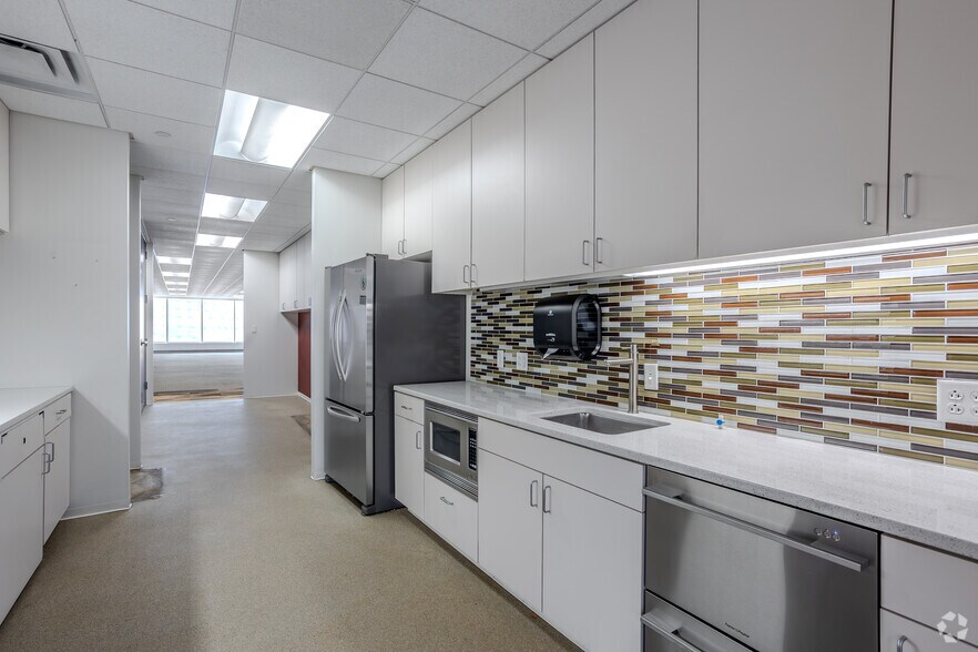 More Photos Of 180 E Broad St, Columbus Office For Lease