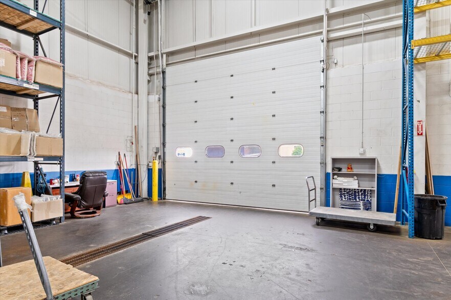 More Photos Of 2101 O'Neil Rd, Hudson Warehouse For Lease