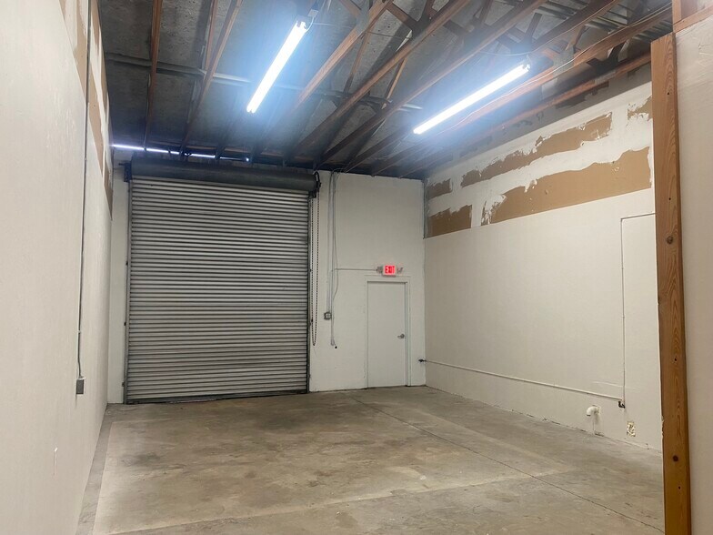 More Photos Of 4609 NW 6th St, Gainesville Warehouse For Lease