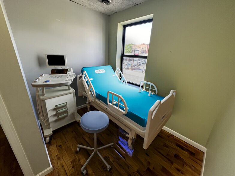 More Photos Of 1235 W Belmont Ave, Chicago Storefront Retail Office For Lease