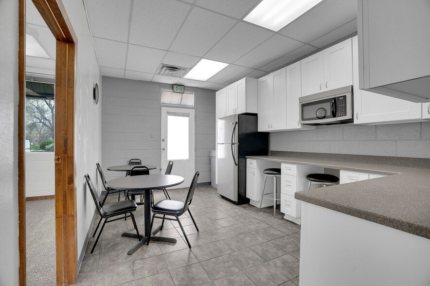 More Photos Of 211 E Simpson St, Lafayette General Retail For Sale