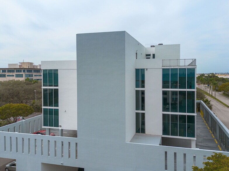 More Photos Of 10450 NW 33rd St, Doral Office For Sale