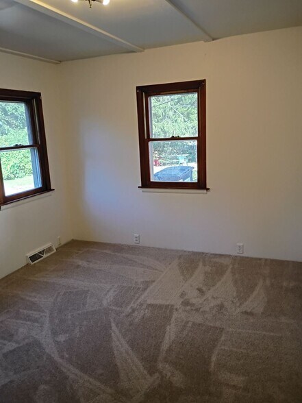 More Photos Of 315 Augusta Ave, Dekalb Apartments For Sale