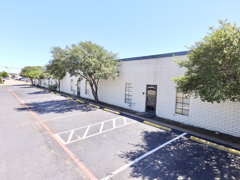 Primary Photo Of 209 S Kirby St, Garland Flex For Lease