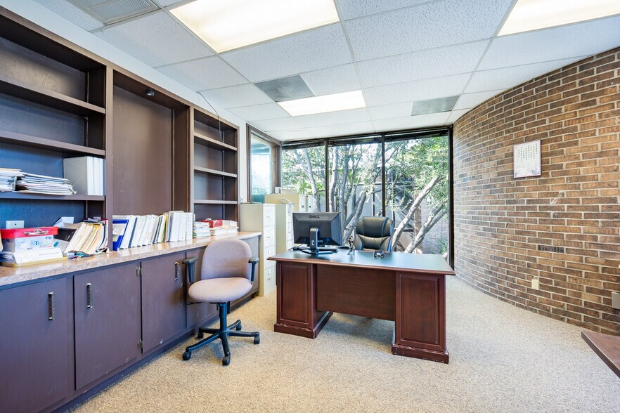 More Photos Of 8500 Shoal Creek Blvd, Austin Medical For Sale