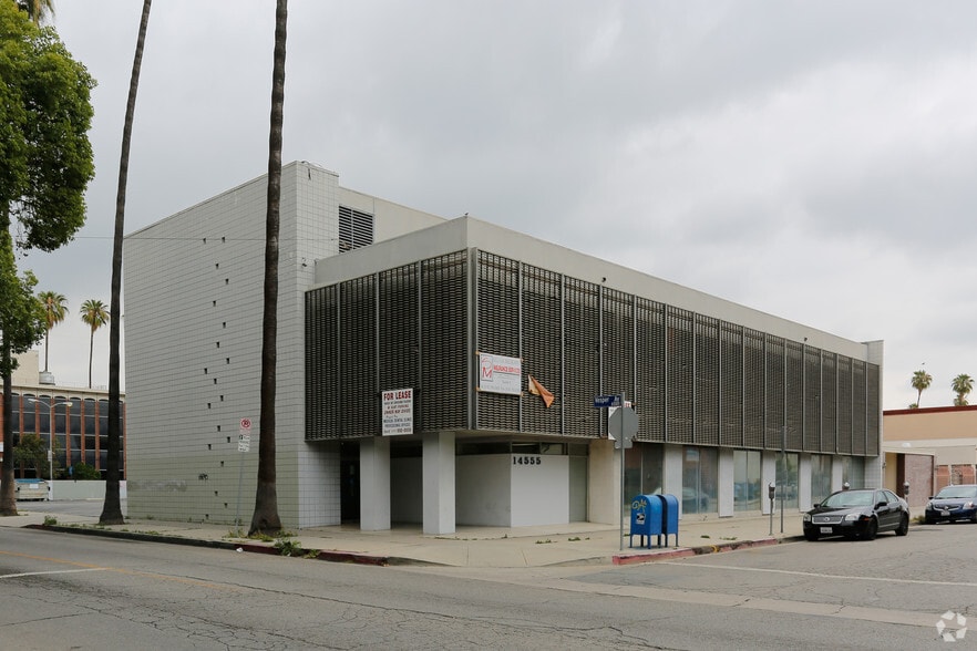 More Photos Of 14551-14555 Hamlin St, Van Nuys Medical For Sale