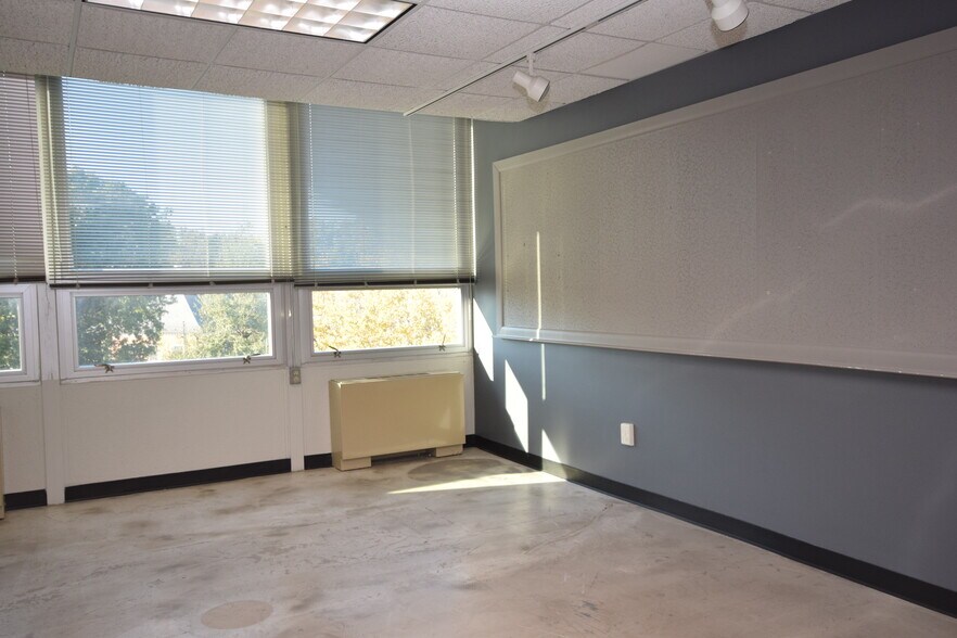 More Photos Of 200 Little Falls St, Falls Church Office For Lease