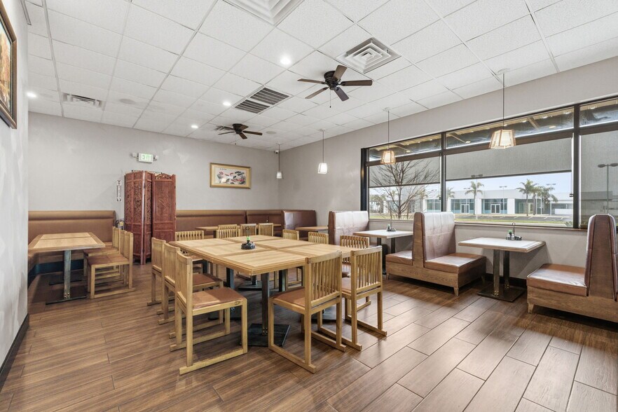 More Photos Of 1377 W El Monte Way, Dinuba Restaurant For Lease