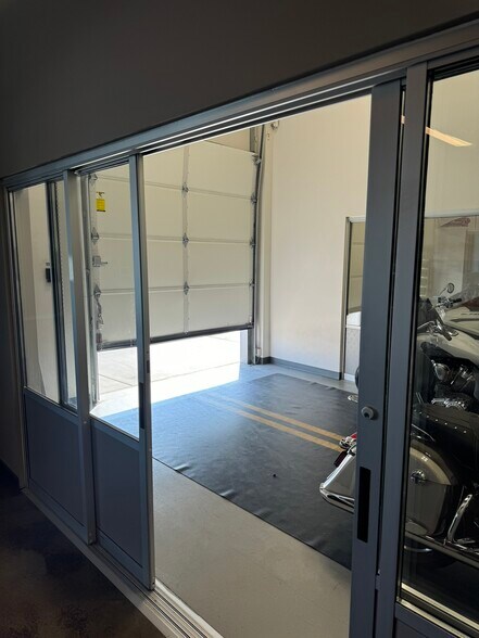 More Photos Of 1743 W Valley Hwy S, Auburn Auto Dealership For Sale