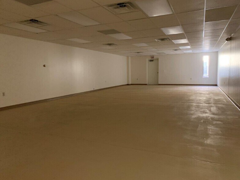 More Photos Of 760 Woodland Dr, Saline Medical For Lease