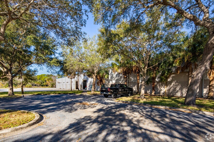 More Photos Of 1500 Independence Blvd, Sarasota Warehouse For Lease