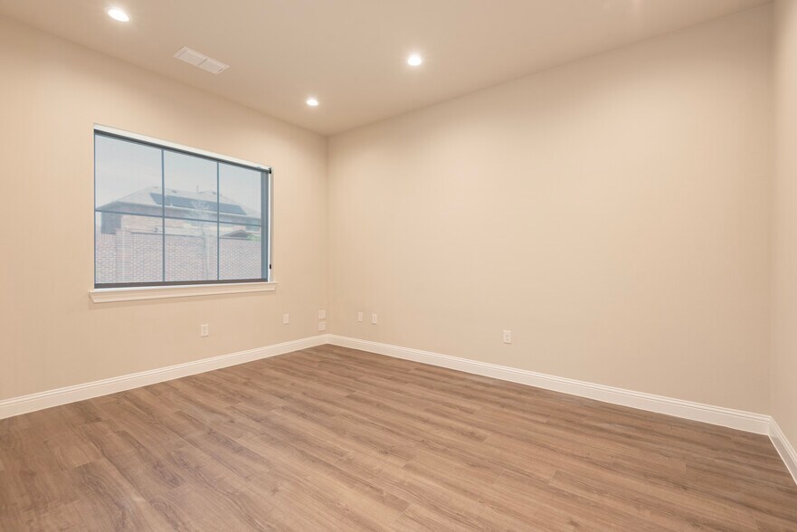 More Photos Of 2601 Little Elm Pkwy, Little Elm Office For Sale