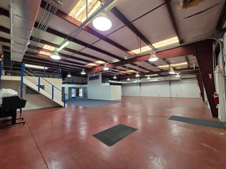 More Photos Of 29 Hunter Rd, Hilton Head Island Warehouse For Lease