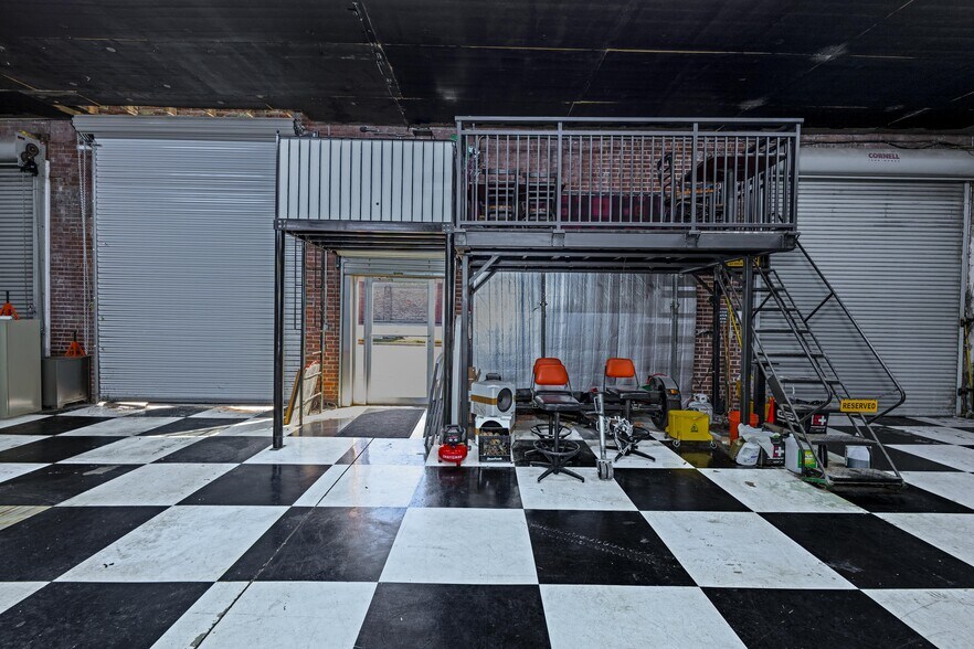 More Photos Of 101 W Main St, Hogansville Distribution For Sale