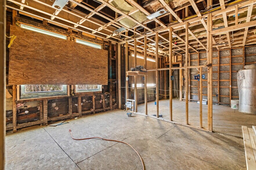 More Photos Of 136-138 Winter St, Haverhill Storefront Retail Residential For Sale