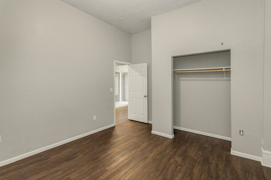 More Photos Of 1321 Payne Ave, Saint Paul Storefront Retail Residential For Sale