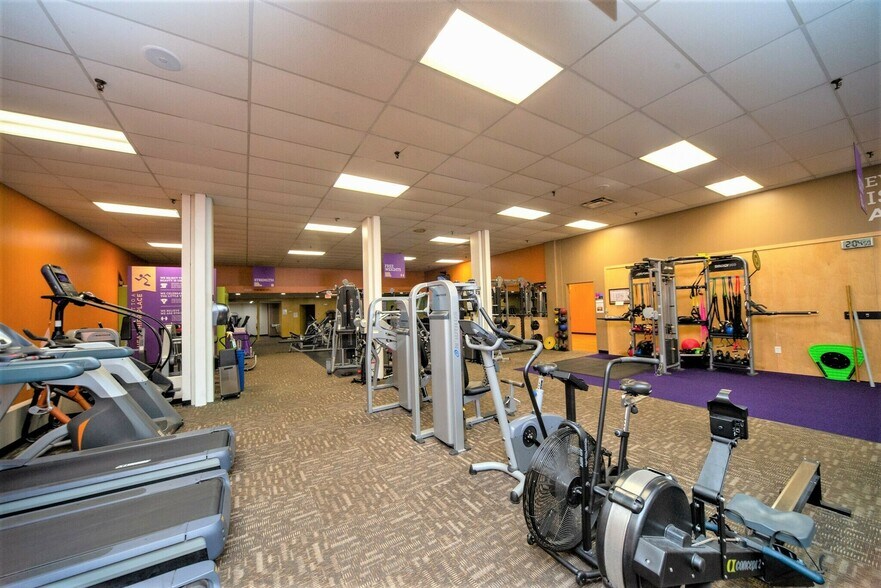 More Photos Of 280 High St, Clinton Department Store For Sale