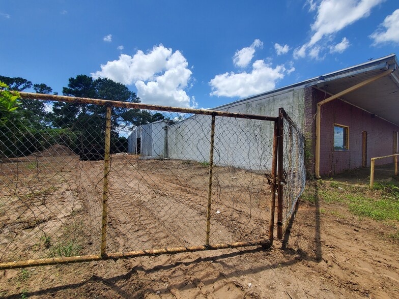 More Photos Of 14077 N Highway 75, Willis Warehouse For Sale