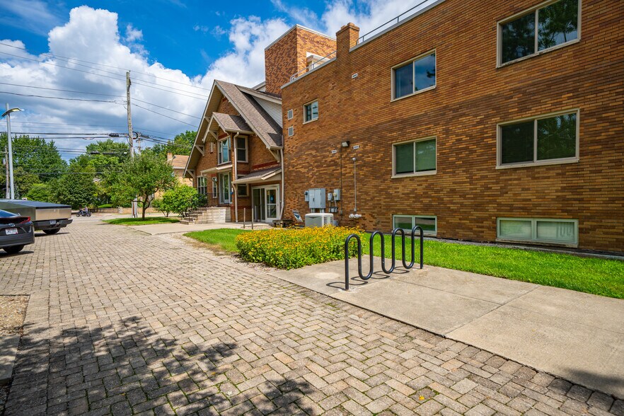 More Photos Of 77 W Bagley Rd, Berea Apartments For Sale