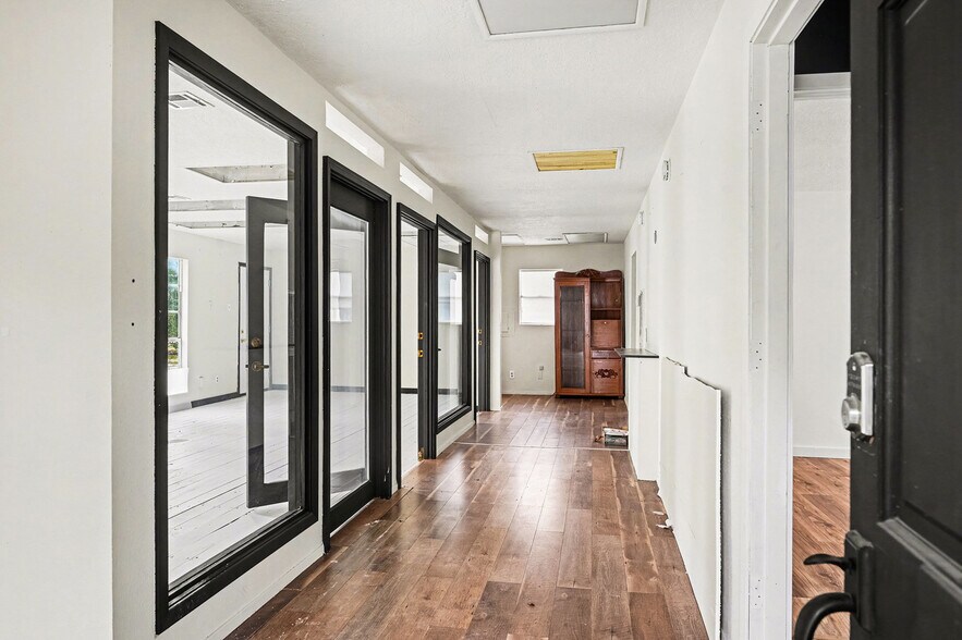 More Photos Of 5711 5th St, Katy Medical For Lease