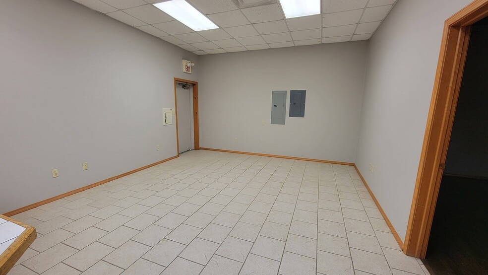 More Photos Of 330 S Mill St, Pryor Office For Sale