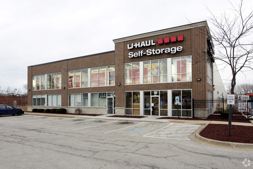 Primary Photo Of 16650 Albany Ave, Markham Self Storage For Lease