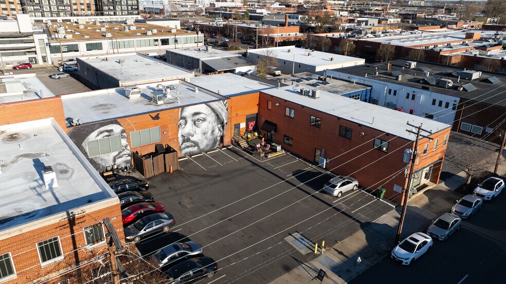 More Photos Of 3310 W Clay St, Richmond Showroom For Lease