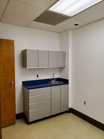 More Photos Of 720 Jackson St, Herndon Medical For Lease