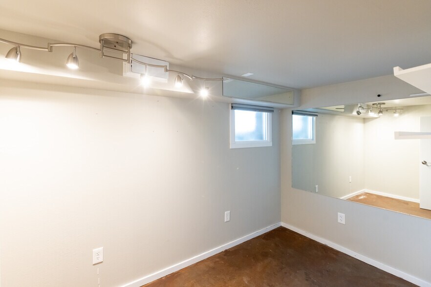 More Photos Of 1215 B St, Hood River Office For Sale