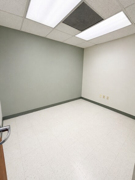 More Photos Of 1911 Lubbock St, Harlingen Healthcare For Lease