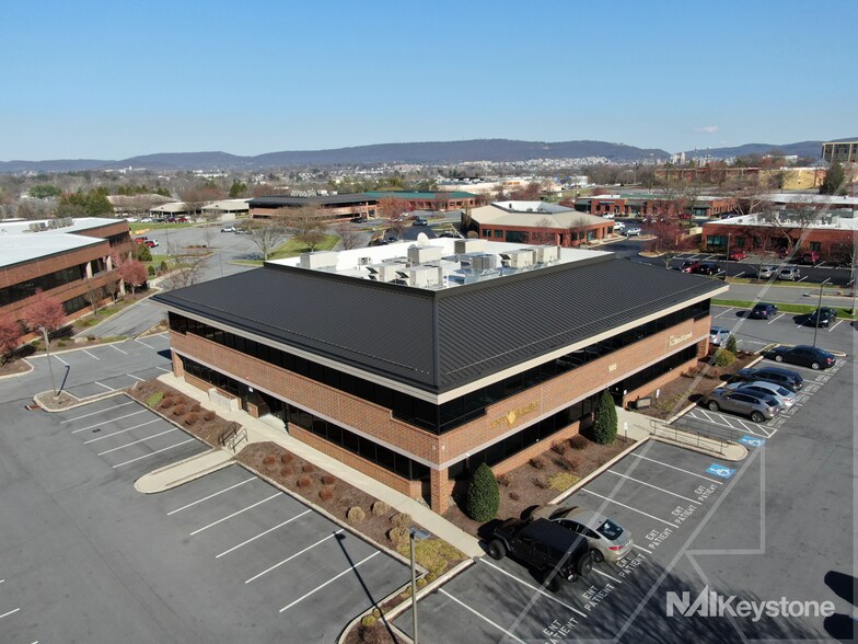 More Photos Of 985 Berkshire Blvd, Wyomissing Medical For Lease